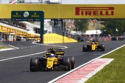Jolyon Palmer, Renault Sport F1 Team RS17, Nico Hulkenberg, Renault Sport F1 Team RS17