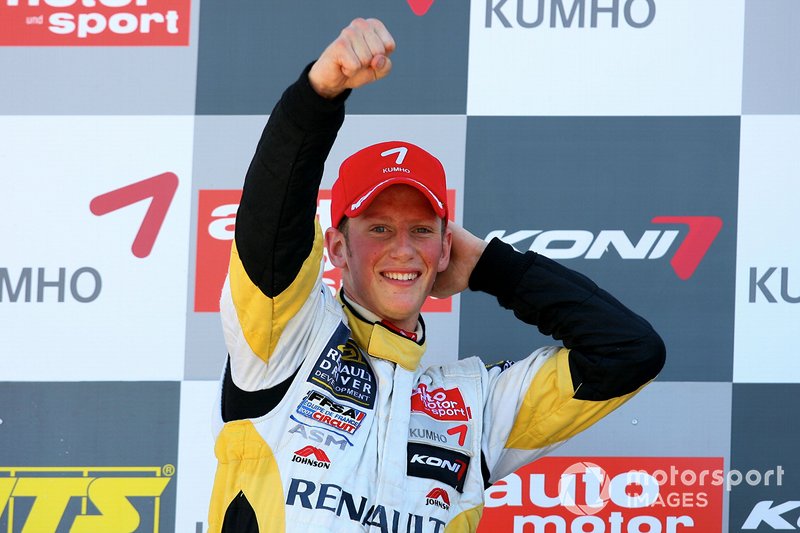Podium : le vainqueur Romain Grosjean, ASM Formula 3, Dallara F305 Mercedes