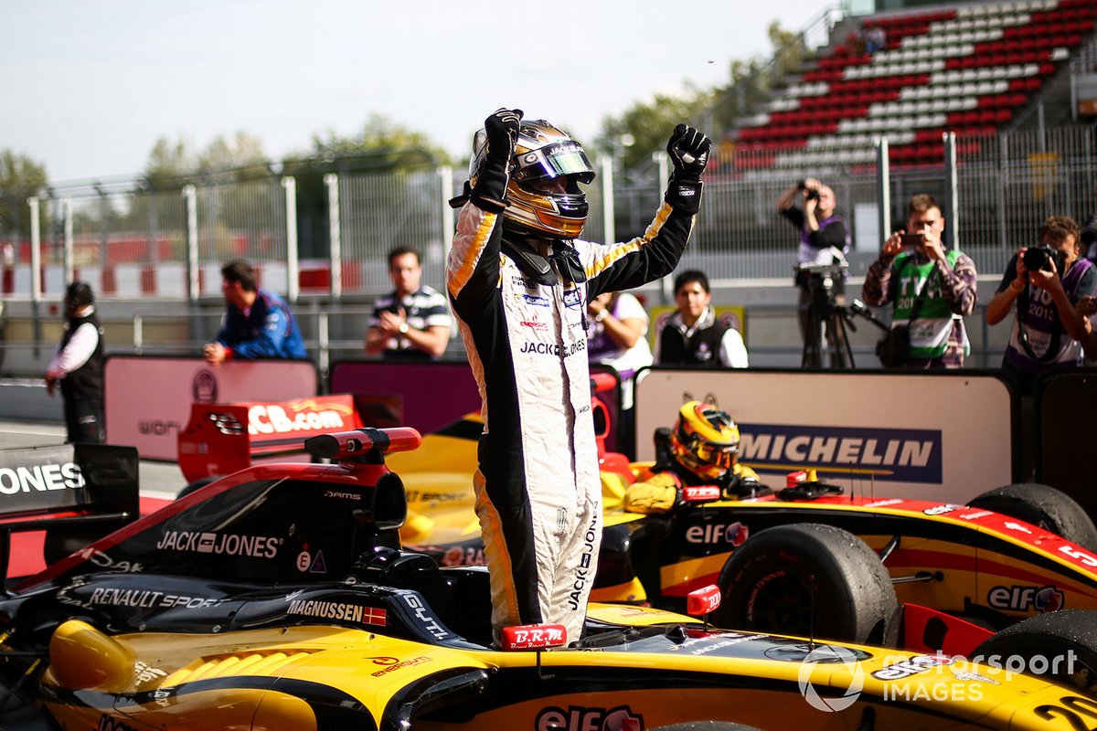 Sicard ha llevado al equipo DAMS a varios éxitos notables en la última década, incluyendo el título de la FR3.5 de Kevin Magnussen en 2013
