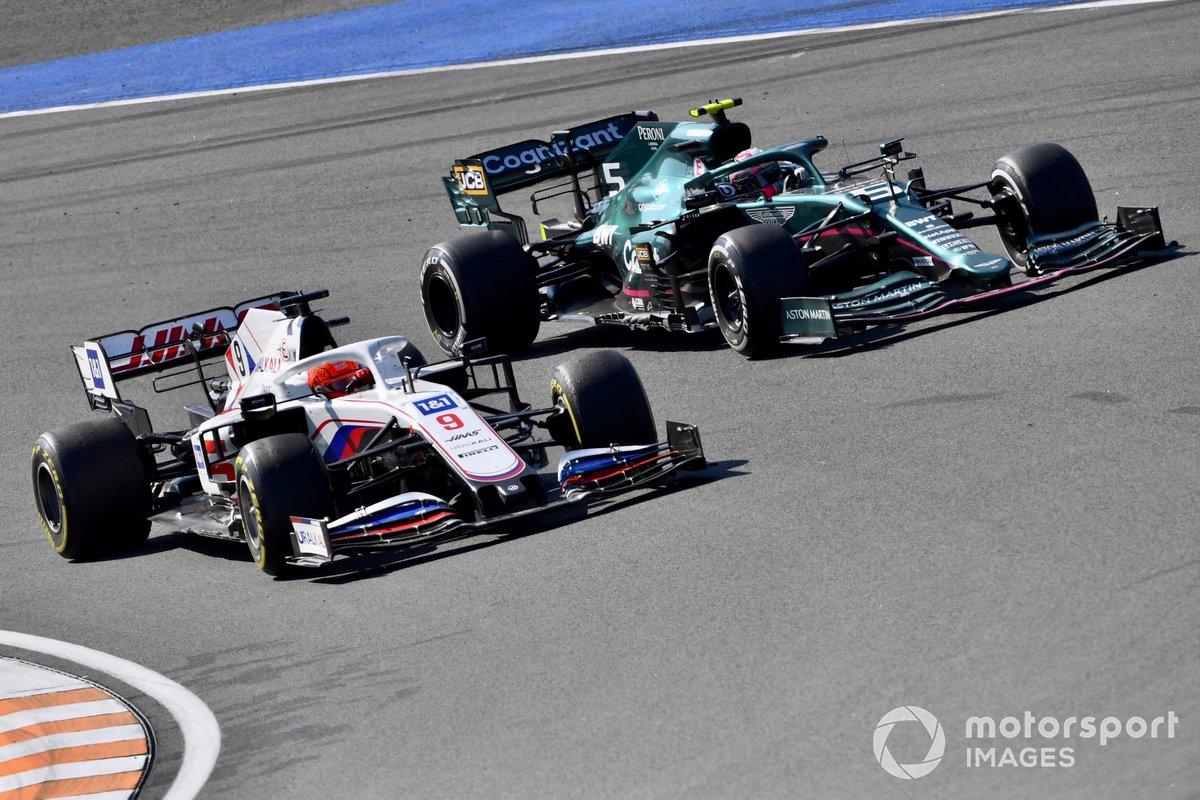 Никита Мазепин, Haas VF-21, Себастьян Феттель, Aston Martin AMR21