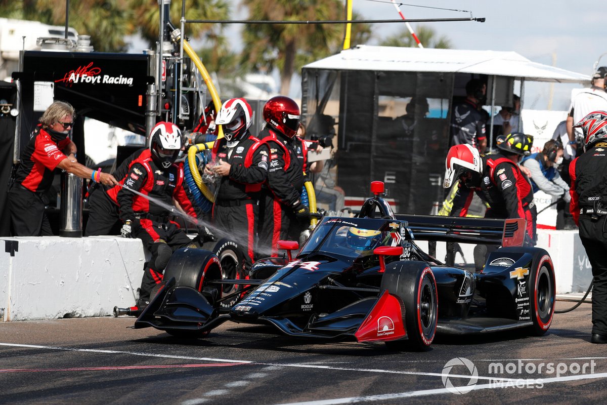 Sebastien Bourdais, A.J. Foyt Enterprises Chevrolet, pit stop