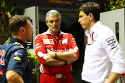 Christian Horner, teambaas Red Bull Racing met Maurizio Arrivabene, teambaas Ferrari en Toto Wolff,