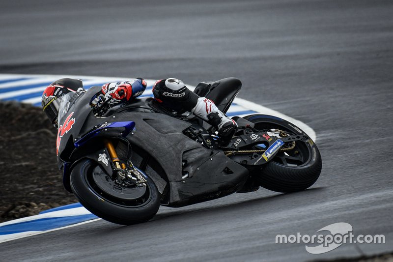 Jonas Folger, Yamaha Team, en acción en el KymiRing de Finlandia.
