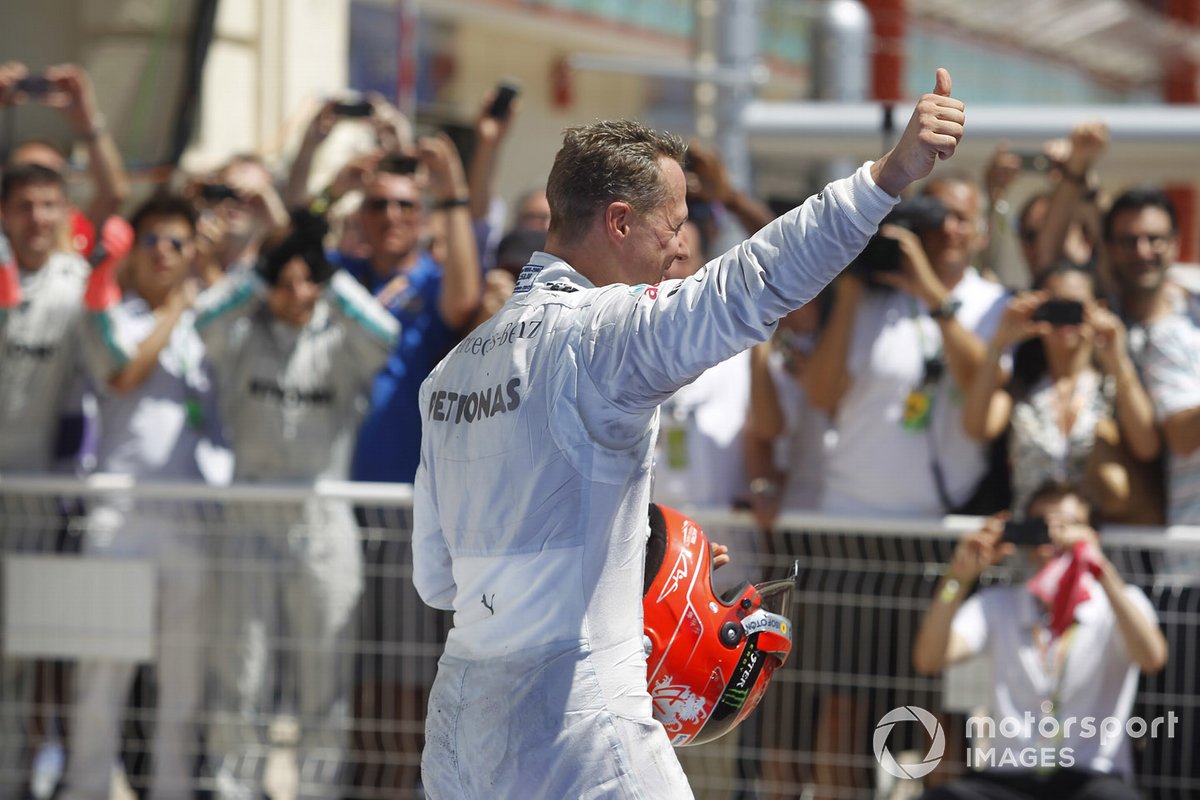 Michael Schumacher, Mercedes AMG F1, saluda tras la carrera