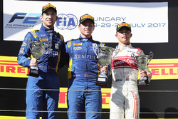 Podium: winner Oliver Rowland, DAMS, second place Nicholas Latifi, DAMS, third place Nyck De Vries,