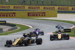 Nico Hulkenberg, Renault Sport F1 Team RS17 ve Jolyon Palmer, Renault Sport F1 Team RS17