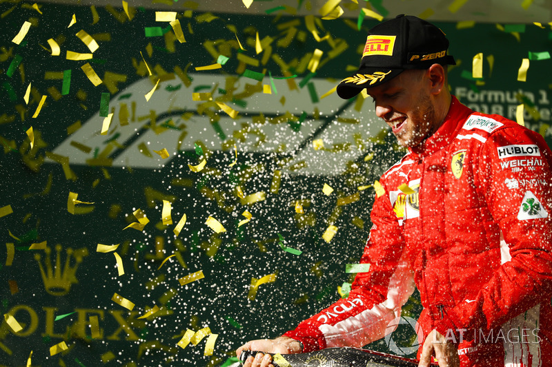 Sebastian Vettel, Ferrari, festeggia la vittoria sul podio