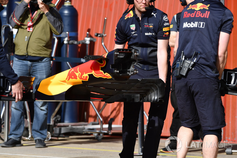 Red Bull Racing RB14 front wing detail