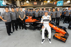 Fernando Alonso, McLaren, with his team at the McLaren team photo call
