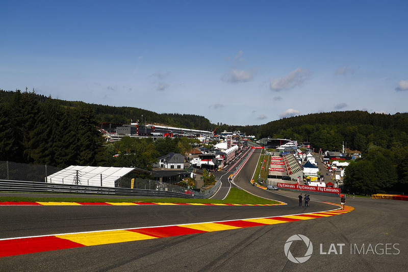 Tikungan ikonik Eau Rouge dan Raidillon di Sirkuit Spa-Francorchamps