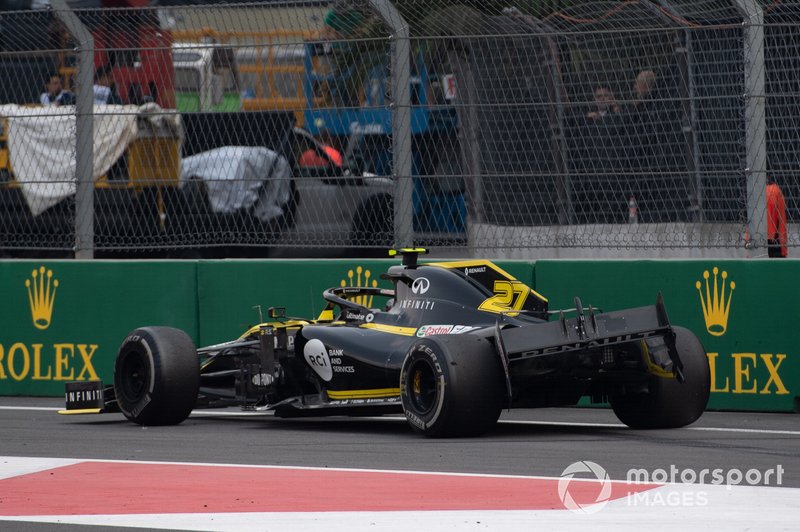 Damaged car of Nico Hulkenberg, Renault R.S. 19