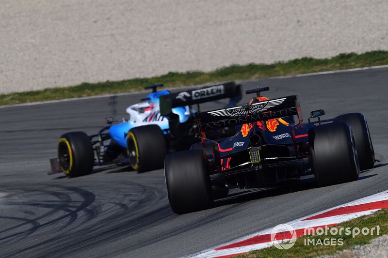 Max Verstappen, Red Bull Racing RB15, derrière Robert Kubica, Williams FW42
