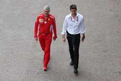 Maurizio Arrivabene, Team Principal, Ferrari, with Toto Wolff, Executive Director (Business), Mercedes AMG