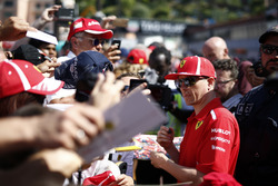 Kimi Raikkonen, Ferrari signs autographs for the fans