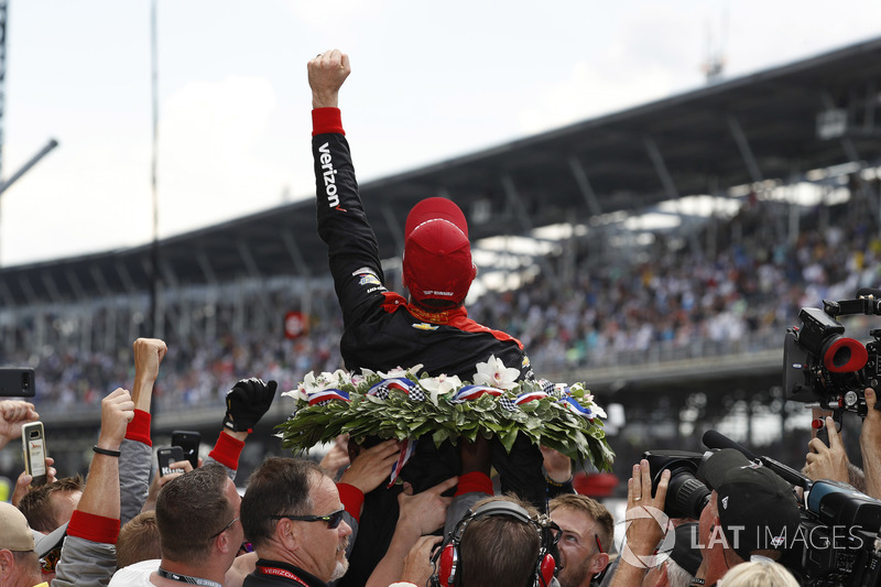 Il vincitore della gara Will Power, Team Penske Chevrolet, festeggia