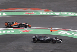Fernando Alonso, McLaren MCL32 and Romain Grosjean, Haas F1 Team VF-17 battle