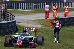 Esteban Gutiérrez, Haas F1 Team VF-16 se retira de la carrera