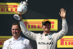 Podium: tweede Nico Rosberg, Mercedes AMG F1 Team