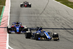 Pascal Wehrlein, Sauber C36, Carlos Sainz Jr., Scuderia Toro Rosso STR12, Kevin Magnussen, Haas F1 T