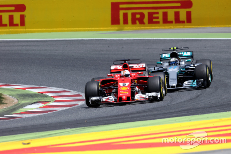 Sebastian Vettel, Ferrari SF70H and Valtteri Bottas, Mercedes-Benz F1 W08 battle for position