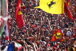 The tifosi invades the track