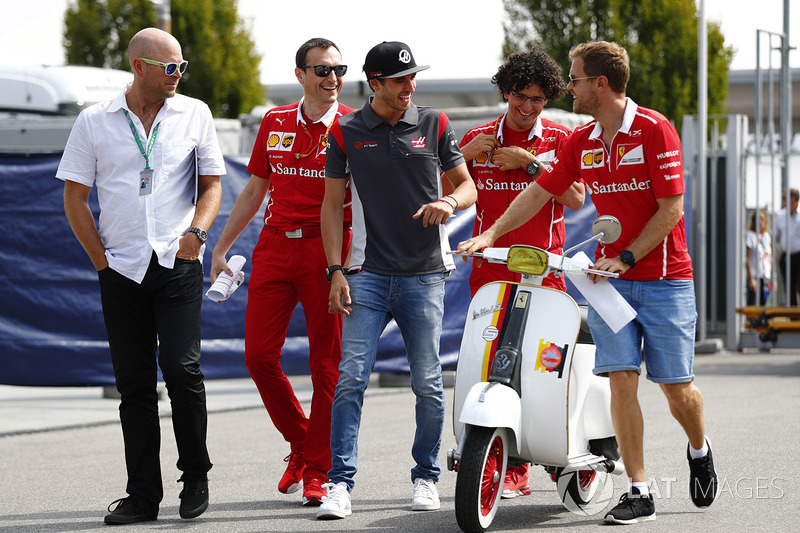 Sebastian Vettel, Ferrari, Antonio Giovinazzi, Ferrari