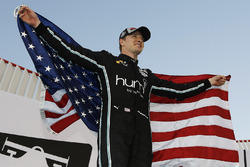 Чемпіон сезону 2017 Джозеф Ньюгарден, Team Penske Chevrolet святкує перемогу