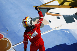 Sebastian Vettel, Ferrari, celebra en parc ferme