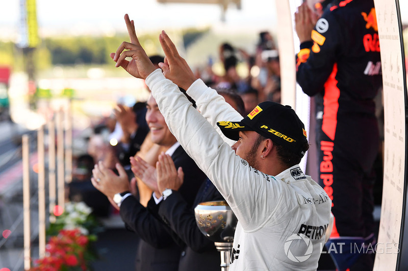 Race winner Lewis Hamilton, Mercedes AMG F1 celebrates on the podium