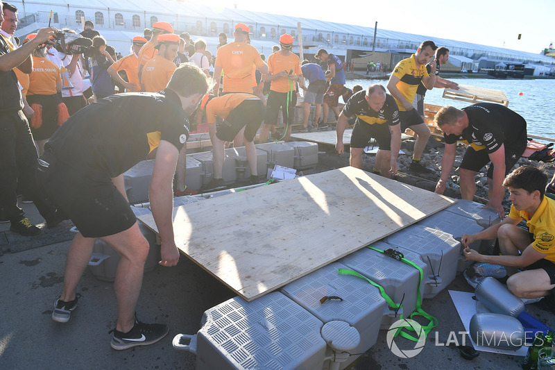 Renault Sport F1 Team at the raft race