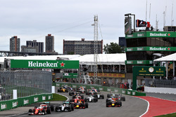 Sebastian Vettel, Ferrari SF16-H precede Nico Rosberg, Mercedes AMG F1 W07, Lewis Hamilton, Mercedes