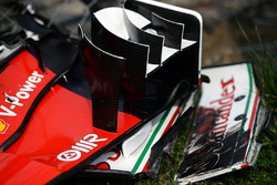 Der kaputte Frontflügel von Kimi Räikkönen, Ferrari