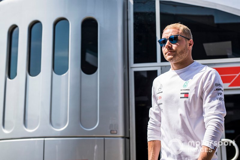 Valtteri Bottas, Mercedes AMG F1 dans le paddock