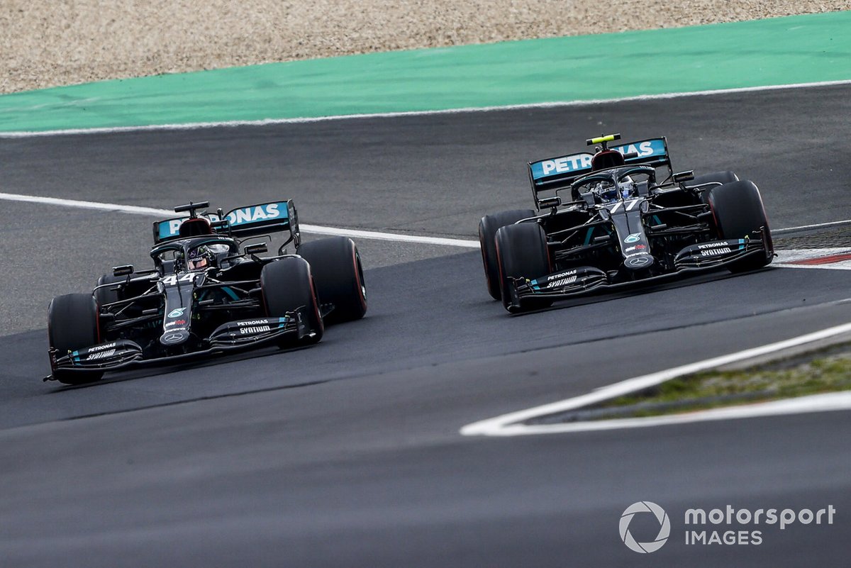 Lewis Hamilton, Mercedes F1 W11, dépasse Valtteri Bottas, Mercedes F1 W11