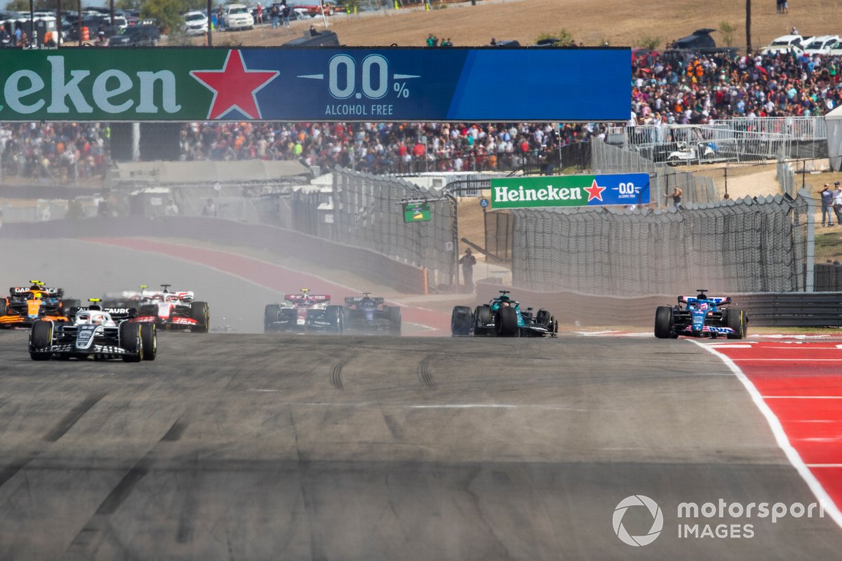 Fernando Alonso, Alpine A522, collides with Lance Stroll, Aston Martin AMR22