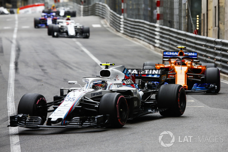 Sergey Sirotkin, Williams FW41, Stoffel Vandoorne, McLaren MCL33, y Charles Leclerc, Sauber C37