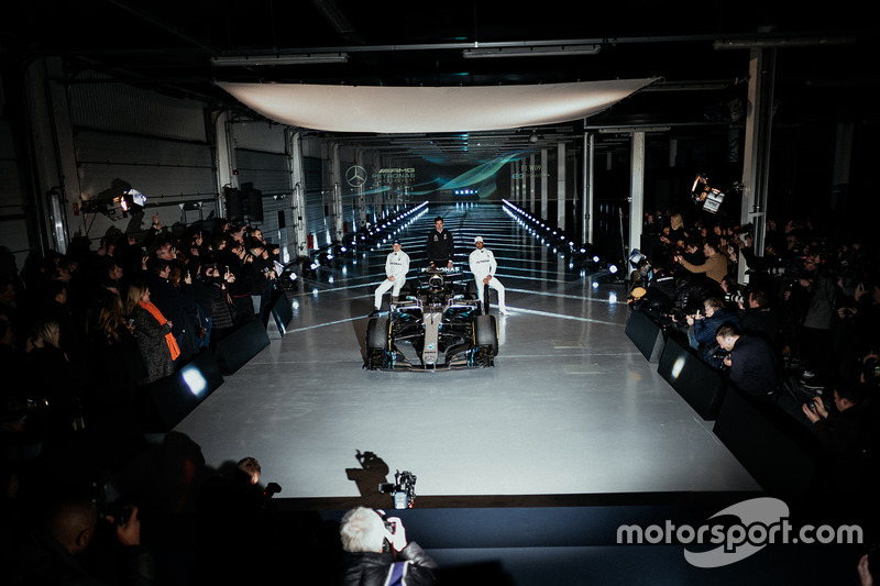 Mercedes AMG F1 W09 tanıtım