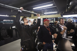 Керівник Mercedes AMG F1 Тотто Вольфф, невиконавчий директор Mercedes AMG F1 Нікі Лада, Валттері Бот