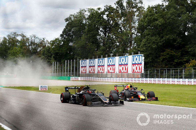 Kevin Magnussen, Haas F1 Team VF-19 et Alex Albon, Red Bull Racing RB15 en lutte