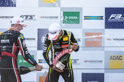 Podyum: Joel Eriksson, Motopark, Dallara F317 - Volkswagen, Lando Norris, Carlin, Dallara F317 - Vol