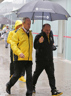(L naar R): Jerome Stoll, Renault Sport F1 President met Frederic Vasseur, Renault Sport F1 Team Rac