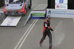 Winner Hayden Paddon, Hyundai Motorsport