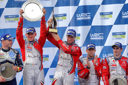I vincitori Kris Meeke, Paul Nagle, Citroën World Rally Team, al terzo posto Craig Breen, Scott Mart