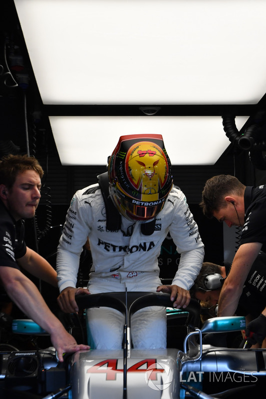 Lewis Hamilton, Mercedes-Benz F1 W08 with halo