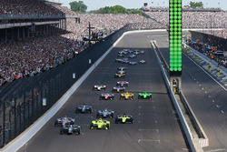 Start: Ed Carpenter, Ed Carpenter Racing Chevrolet leads