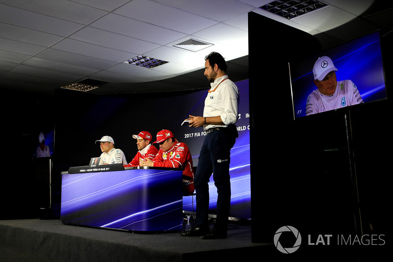 Валттері Боттас, Mercedes AMG F1, Себастьян Феттель, Ferrari, Кімі Райкконен, Ferrari, медіа-делегат FIA Маттео Бончані