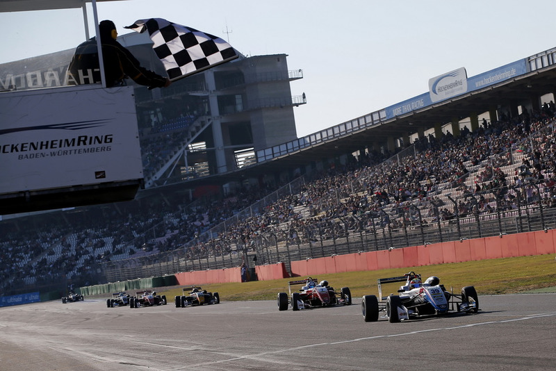 Checkered flag for Alex Palou, Hitech Bullfrog GP Dallara F317 - Mercedes-Benz
