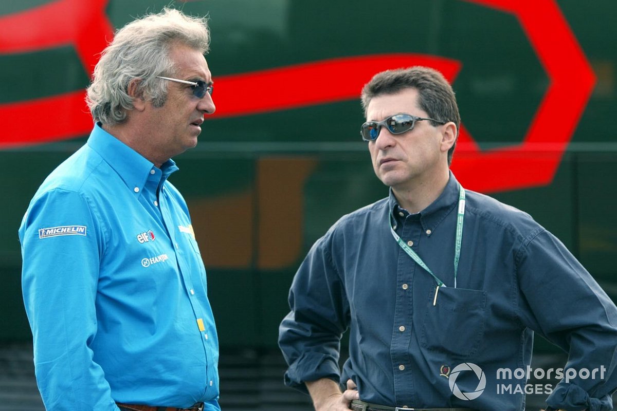 Flavio Briatore, Renault F1 Team Manager habla con Julian Jakobi