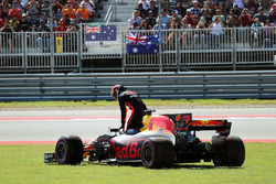 Daniel Ricciardo, Red Bull Racing RB13 retires from the race