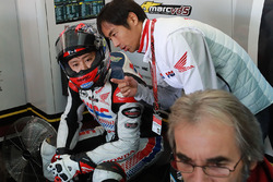 Takumi Takahashi, Estrella Galicia 0,0 Marc VDS, mit Hiroshi Aoyama, Honda, und Gilles Bigot